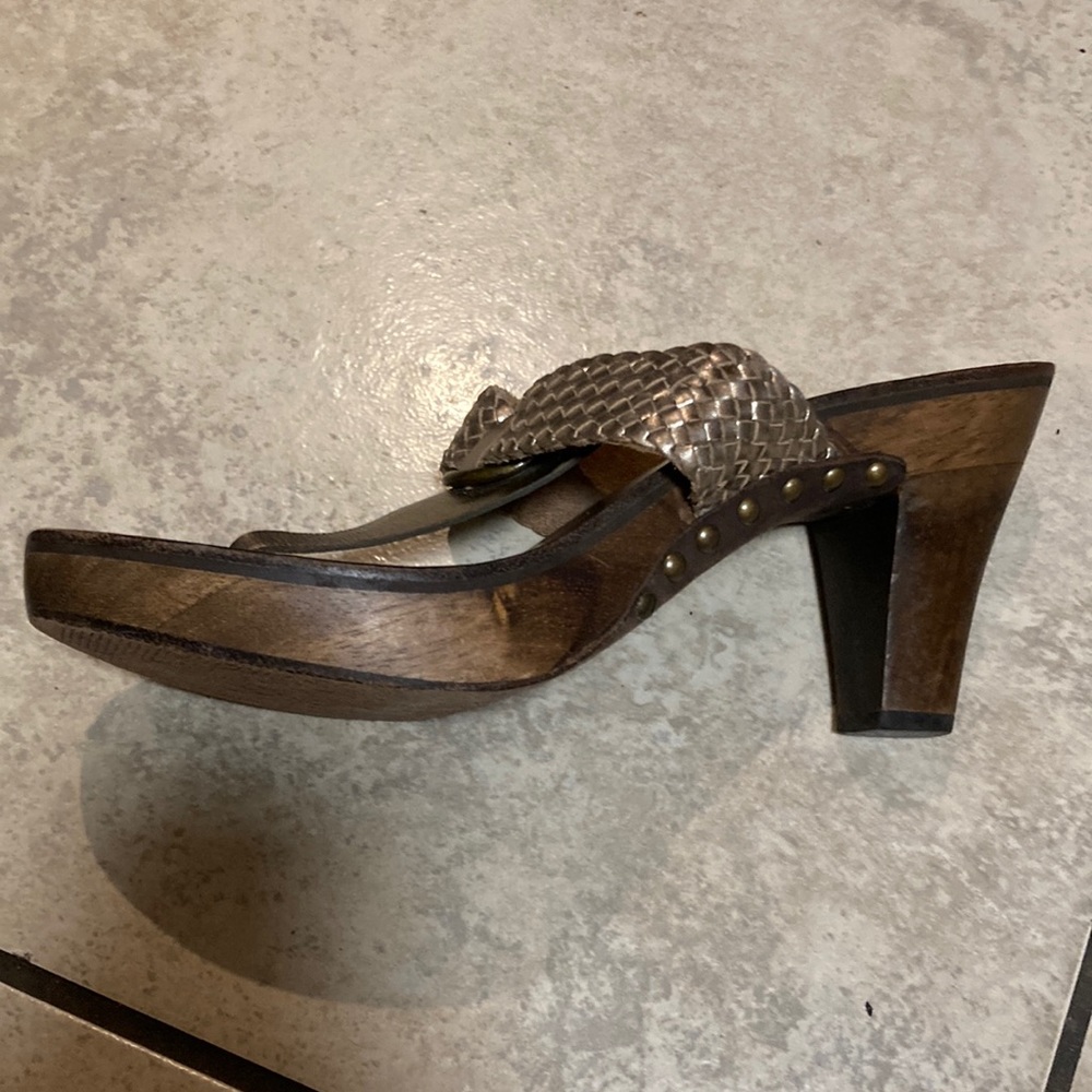 Kors by Michael Kors 10 M Wood Studded Woven Leather Strap Heel Sandals